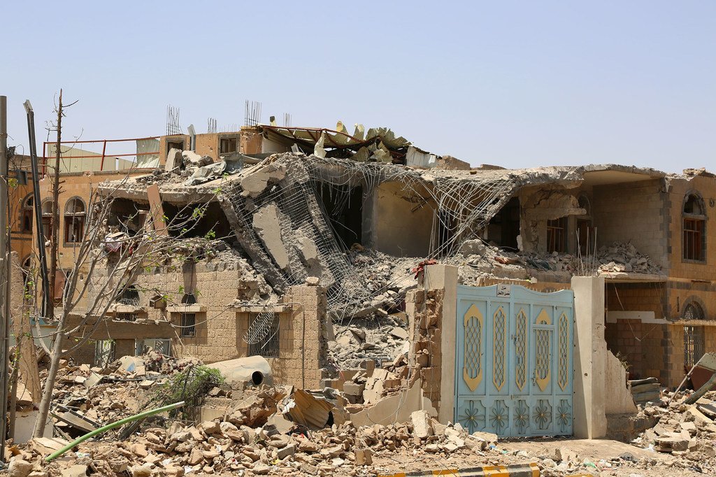 منازل في صنعاء، اليمن، دمرتها الغارات الجوية. (من الأرشيف)