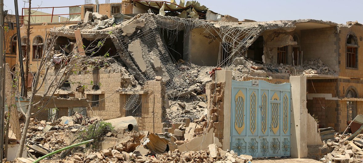 也门萨那在空袭中被毁的房屋。（资料图片）