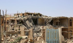منازل في صنعاء، اليمن، دمرتها الغارات الجوية. (من الأرشيف)