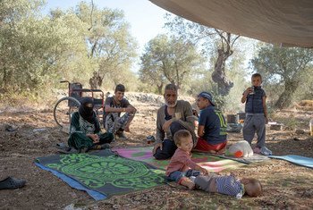 يأمل العديد من عائلات اللاجئين في مخيم موريا بجزيرة ليسفوس اليونانية ممن دمر الحريق مساكنهم في أن يتم نقلهم إلى ألمانيا.