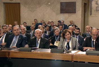 Des membres du Comité constitutionnel syrien réuni à Genève.