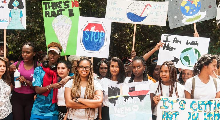 Des jeunes rassemblés en 2019  à la forêt de Karura, à Nairobi, au Kenya, en soutien aux manifestations de jeunes pour le climat. 