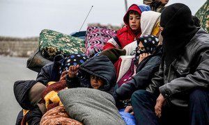 Семья внутренних переселенцев, бежавшая от насилия в Идлибе, Сирия. 
