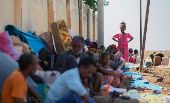 Беженцы из Эфиопии ожидают своей участи на границе с Суданом.