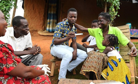 A family undergoes a HIV screening test at home in southwest Côte d’ivoire. 