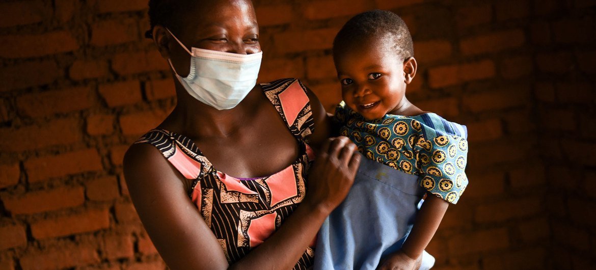 UNICEF ofrece apoyo a las madres adolescentes con VIH en el parto para que tengan bebés sanos. 