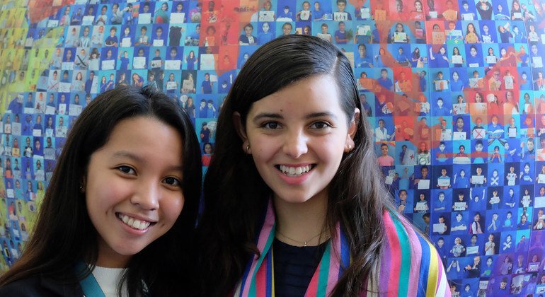 Zycrel, from the Philippines (on the left) and Maria, from Mexico, at the UN in Geneva, marking 30 years of the Convention of the Rights of the Child.