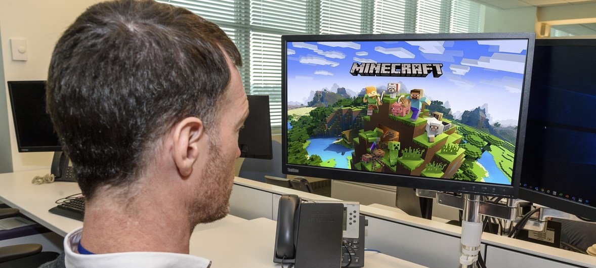 ONU-Hábitat y sus socios trabajan con miembros de comunidades para mejorar el diseño de los espacios públicos, utilizando el videojuego Minecraft.