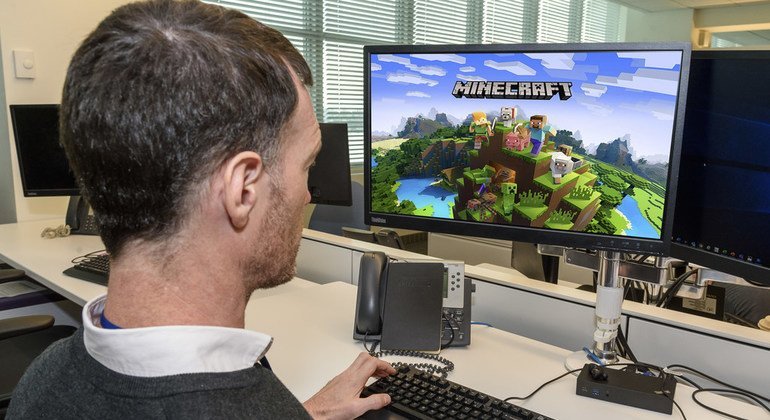 ONU-Habitat et ses partenaires travaillent avec des membres des communautés pour améliorer la conception des espaces publics, en utilisant le jeu vidéo Minecraft
