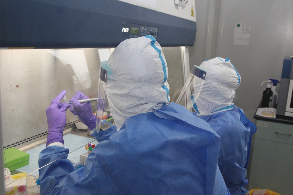 Un test en laboratoire pour extraire l'acide nucléique du nouveau coronavirus.