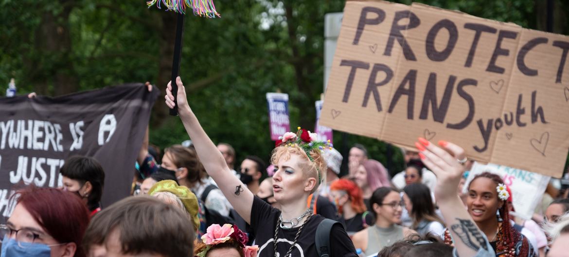 Manifestation à Londres, au Royaume-Uni, pour les droits des transgenres.