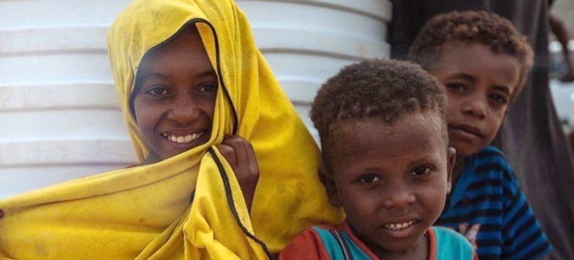 Children during a story reading session in a displaced area in Ta'iziyah, Yemen.