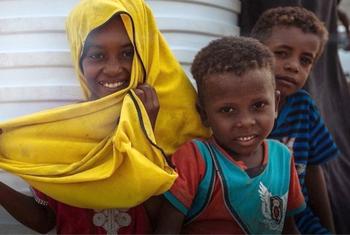 Children at a story reading session in a displacement site at Ta'iziyah, Yemen.
