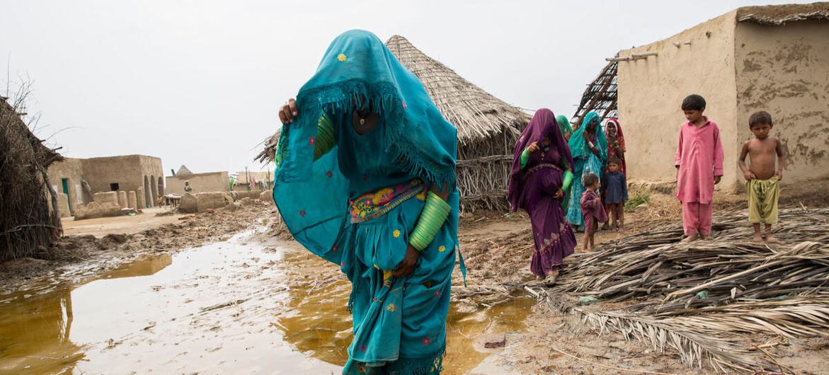 Tangu katikati ya Juni mafuriko na maporomoko ya udongo yameiathiri Pakistan kufuatia mvua kubwa za Monsoon zilizosababisha uharibifu mkubwa