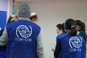 Сотрудники МОМ в Казахстане помогают студентам из Афганистана