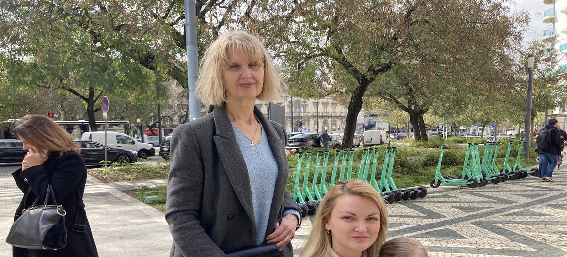 Nataliia Vladimirova, a sogra Nataliia Rodenko e a filha Sasha agora vivem em Portugal com uma família que as acolheu de forma voluntária. 