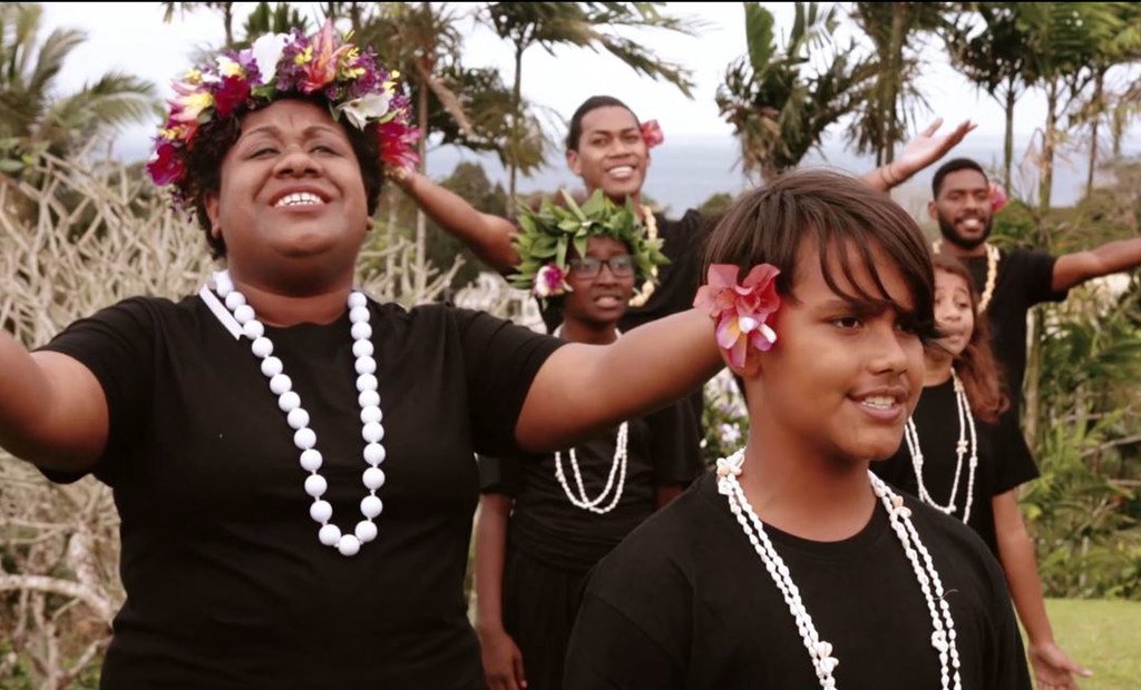 Des artistes chantent lors du concert virtuel organisé par l'ONU pour la région Pacifique.