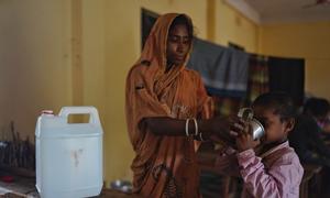 बांग्लादेश: लाखों बाढ़ प्रभावित बच्चों को भोजन, स्वच्छ पानी और सुरक्षा की आवश्यकता 