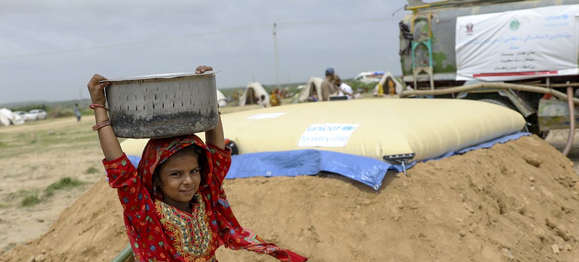 يحتاج 3,4 مليون طفل إلى مساعدات إنسانية في باكستان