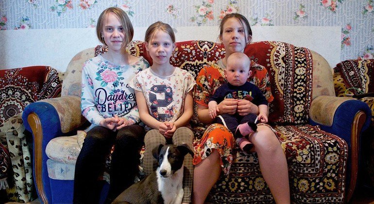 Яна, Любовь, Арина и Даниил живут с родителями в крошечной съемной квартире в столице Казахстана. Экономические последствия пандемии могут привести к тому, что дополнительно 86 млн детей в мире окажутся за чертой бедности.  