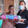 Environ 70 % des travailleurs de la santé sont des femmes. Pour répondre efficacement à la pandémie, elles doivent non seulement avoir accès à du matériel d'hygiène menstruelle, mais aussi avoir le temps et les ressources nécessaires pour gérer leur santé menstruelle.