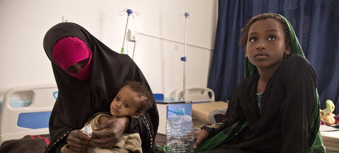 На фоне войны, нехватки продовольствия и угрозы полномасштабного голода йемецы переживают сегодня также вспышку COVID-19. 