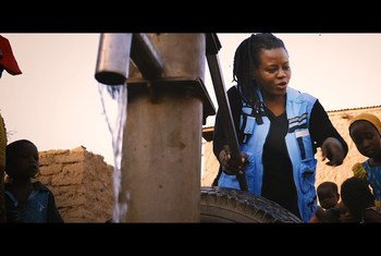 Claudine Joseph est une humanitaire qui travaille dans une région du Tchad où règne l'insécurité. Claudine aide à coordonner la réponse humanitaire pour sauver des vies et soulager les souffrances d'un cercle vicieux de conflits, de pauvreté et de séchere
