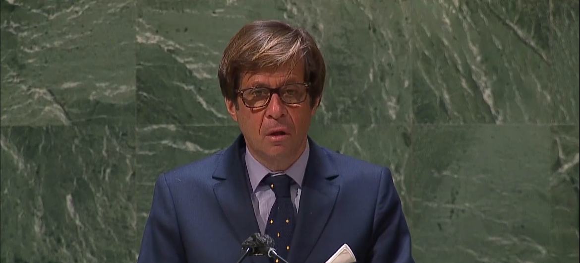 法国常驻联合国代表尼古拉·德里维埃在联大发言。