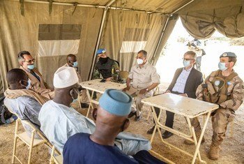 Au cours de sa visite de 5 jours au Mali, le Secrétaire général adjoint aux opérations de paix Jean Pierre Lacroix s'est rendu à Tombouctou où il a rencontré les autorités locales et les forces maliennes.