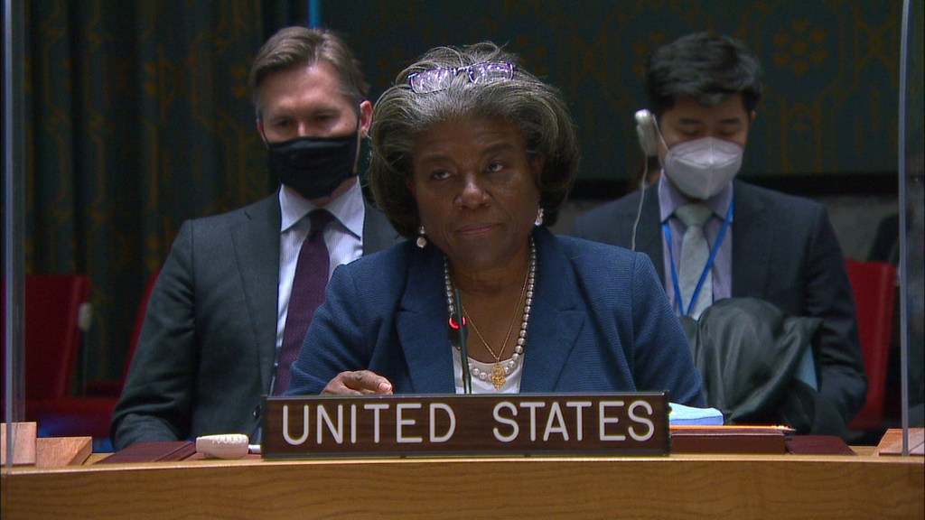 المندوبة الأمريكية ليندا توماس-غرينفيلد تخاطب مجلس الأمن التابع للأمم المتحدة.