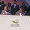 Presidente da República de Moçambique, Filipe Jacinto Nyusi, e presidente da Renamo, Ossufo Momade, assinaram o documento na Serra da Gorongosa, no centro do país 