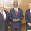 Kofi Annan en compagnie des dirigeants chypriotes grec et turc