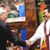 Le Secrétaire général aux affaires politiques, B. Lynn Pascoe, et le Président du Sri Lanka, Mahinda Rajapaksa.