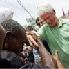 L'Envoyé spécial Bill Clinton en visite à Gonaïves, en Haïti.
