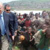Le Représentant spécial de l'ONU pour la RDC, Roger Meece, lors d'une visite dans le Nord-Kivu, en août 2010.