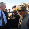 High Commissioner Lubbers talks to refugees at Afghan-Pakistan border