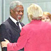 Kofi Annan accepting report, from Sweden's FM Anna Lindh