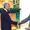 Kofi Annan et le Président Vladimir Poutine à Moscou (archives)