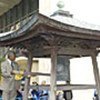 Kofi Annan rings Peace Bell