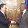 Kofi Annan with President Alvaro Uribe