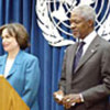 Kofi Annan introduces Ms. Bertini to the press