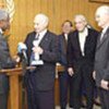 Kofi Annan presenting Candlelight Award