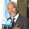 Kofi Annan s'adresse à la presse