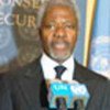 Kofi Annan s'adresse à la presse