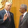 Kofi Annan with US Secretary of State Colin Powell (file photo)