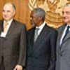 Kofi Annan (C) with Ahmad Chalabi (L)