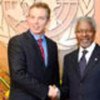 K. Annan (à droite) et T. Blair (archives)