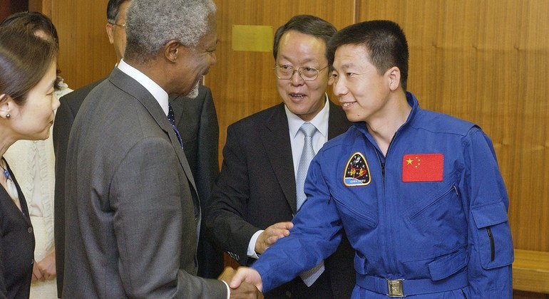 Secretary-General Kofi Annan meets Yang Liwei, the first Chinese astronaut to travel into space. Liwei presented the United Nations flag flown aboard the Shenzhou 5 spacecraft. 
