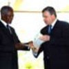 Kofi Annan (g) et l'Ambassadeur Denisov de la Russie (d)