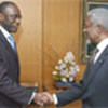 Kofi Annan (d) et Babacar Gaye (g)
